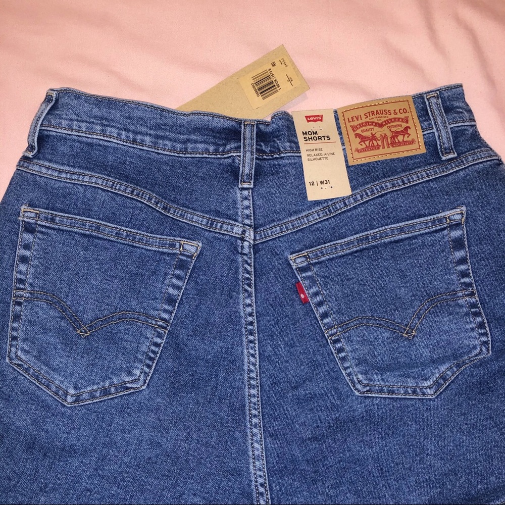 SOLD Levi’s high rise mom shorts - Picture 4 of 4